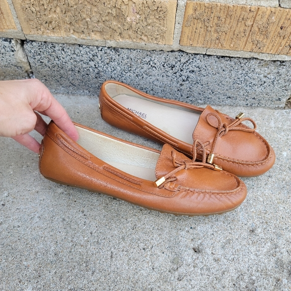 Michael Kors Cognac Brown Leather Bow Mocassin Loafers 7 - Picture 3 of 16
